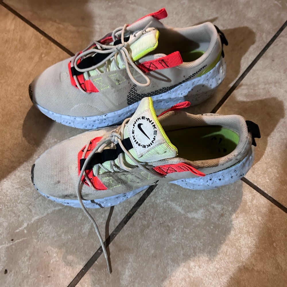 i got scammed for these nikes so idk wat they are called